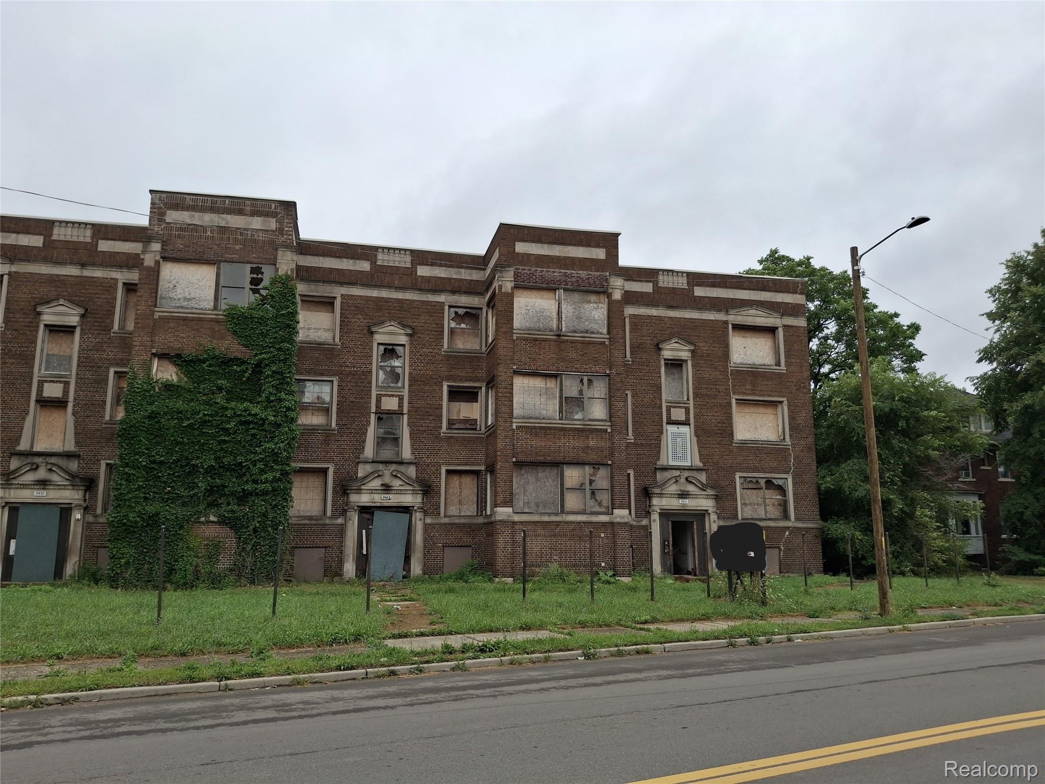 3931 Mcgraw Street Property Photo 2