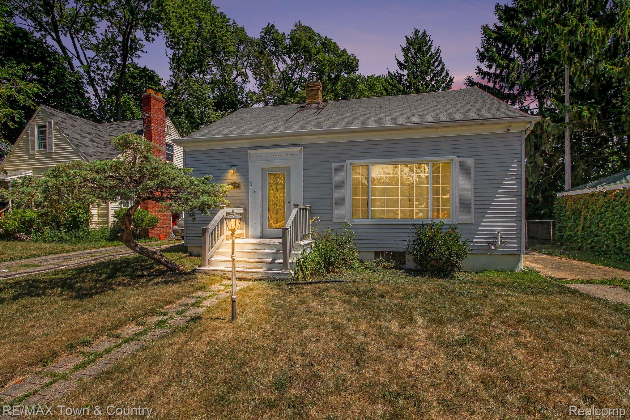 1115 E Vernon Drive Property Photo 1