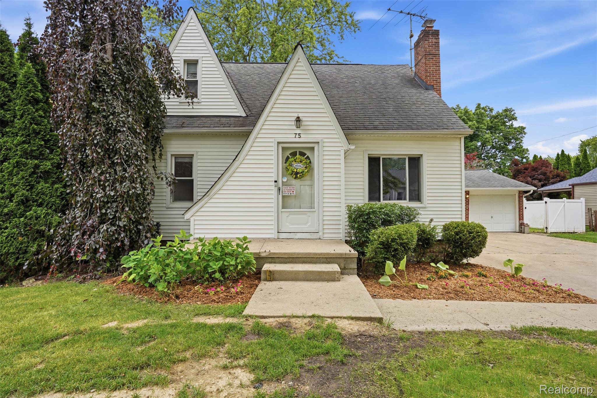 75 Preston Avenue Property Photo 1