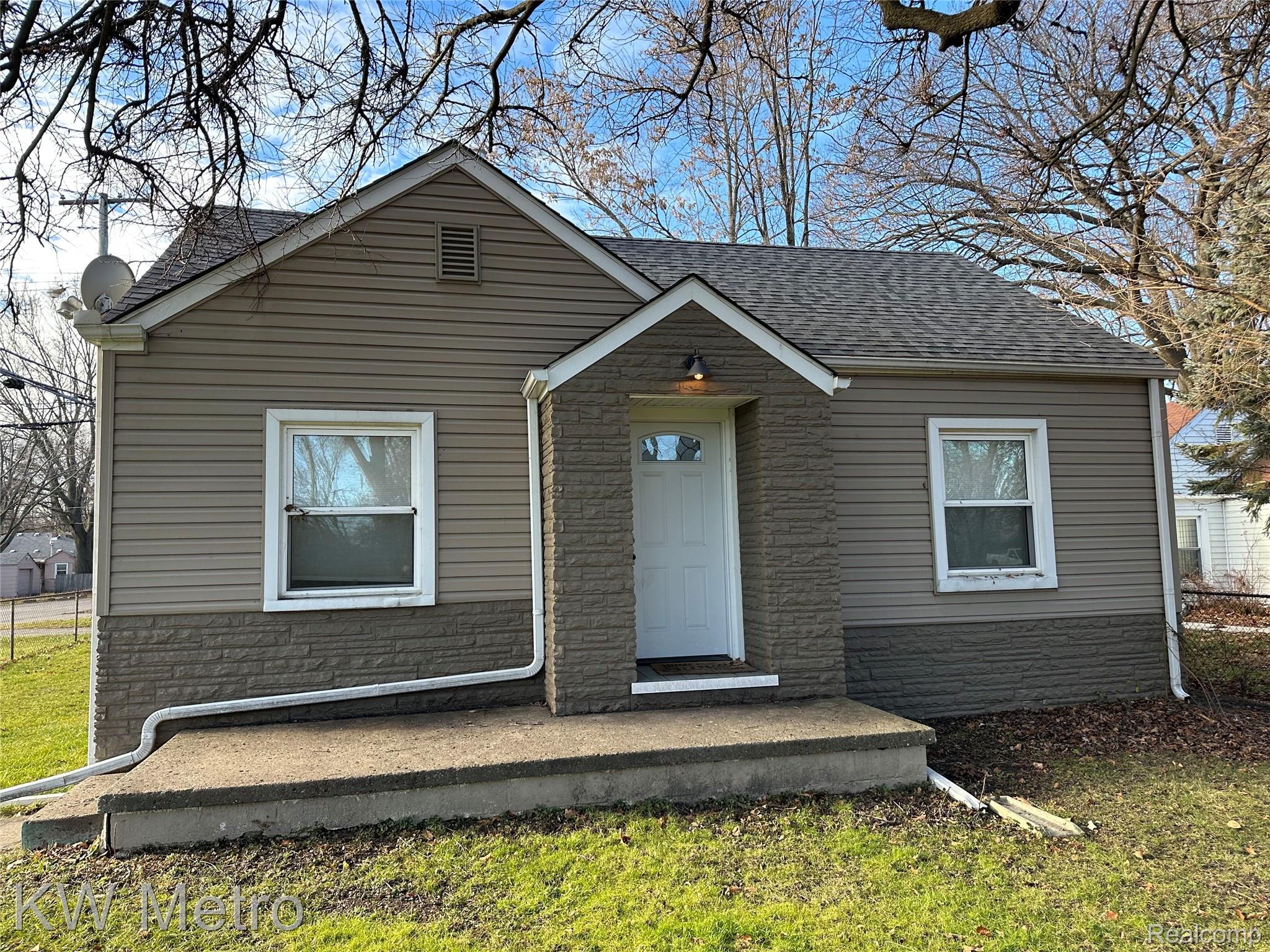 21503 Collingham Avenue Property Photo 1