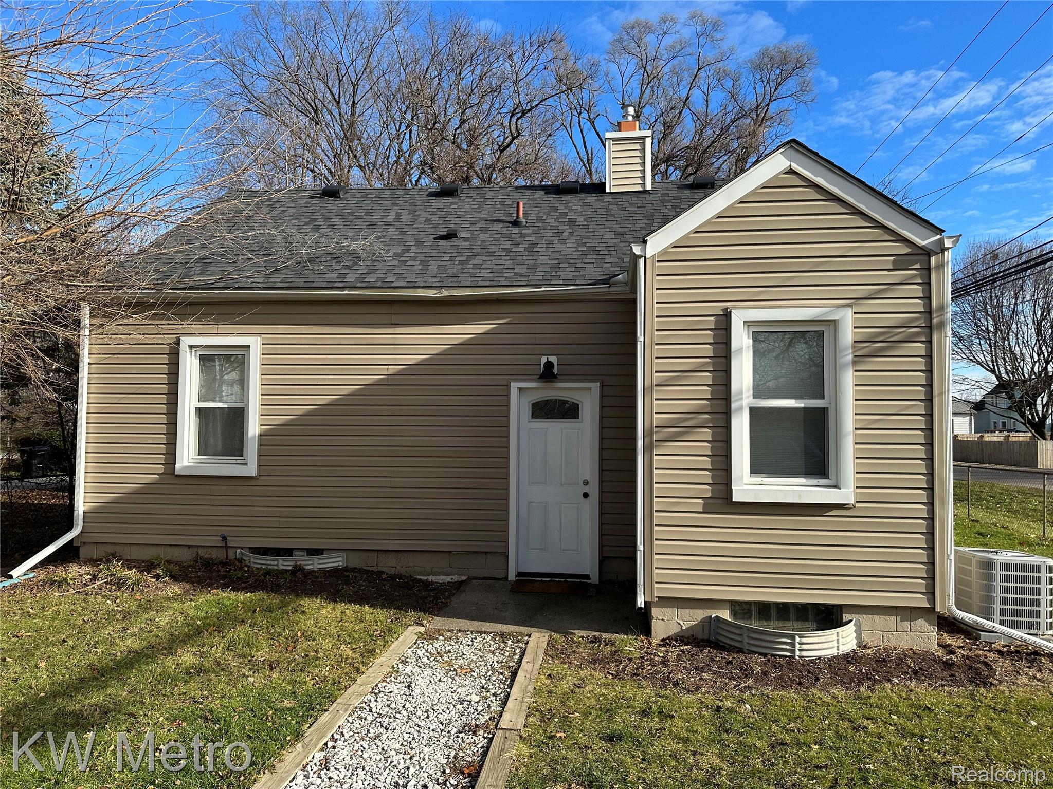 21503 Collingham Avenue Property Photo 2