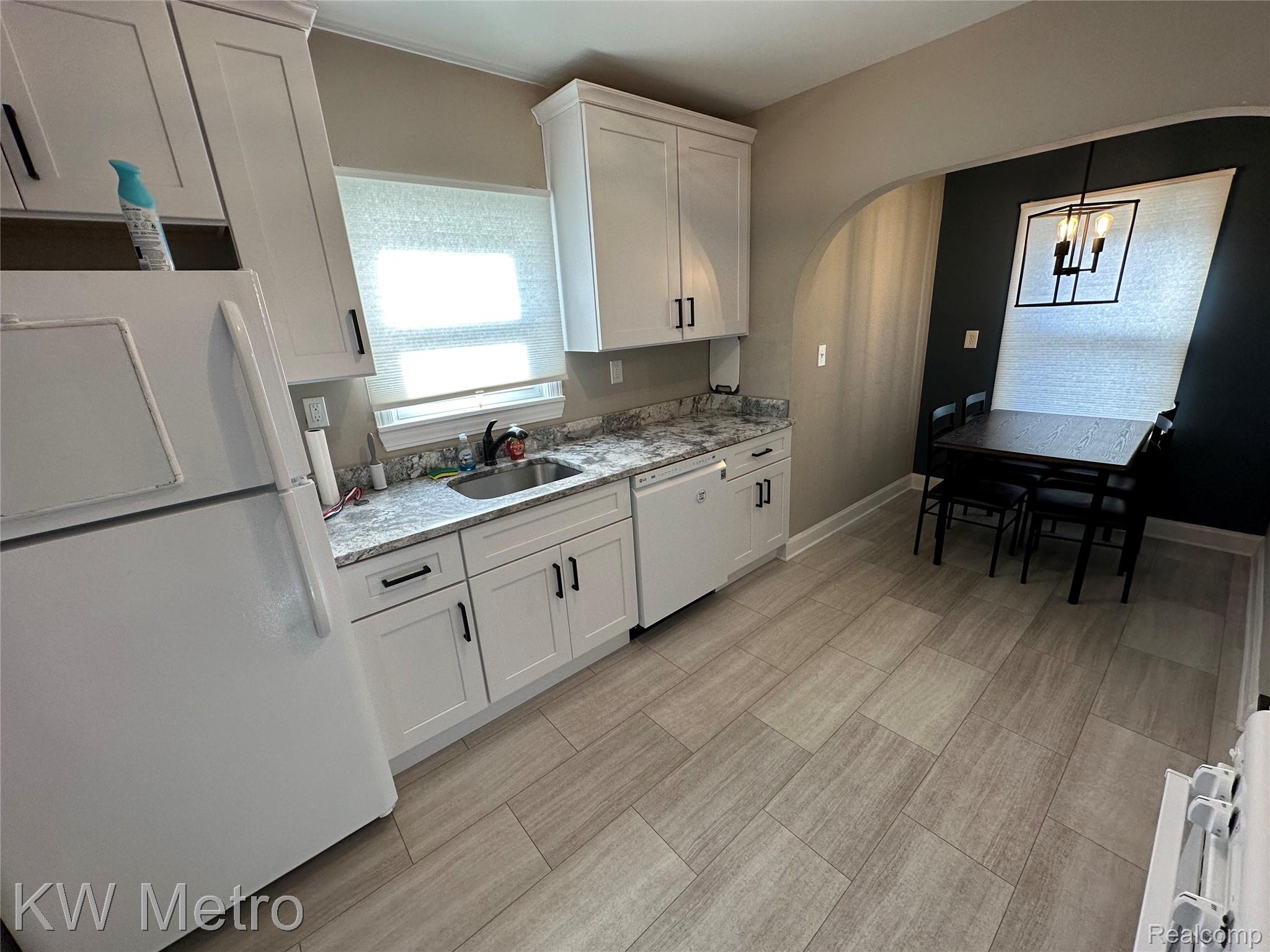 21503 Collingham Avenue Property Photo 4