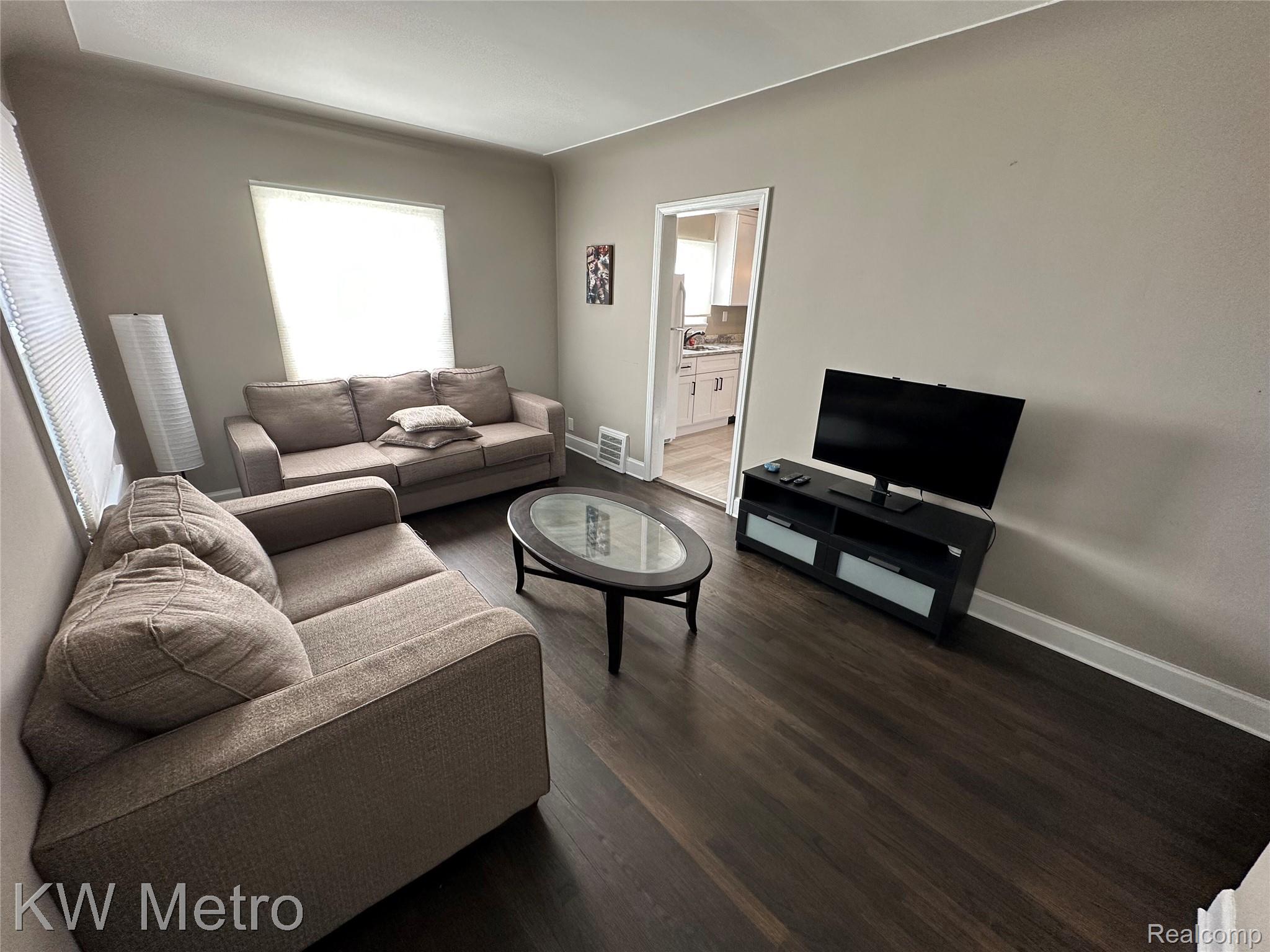 21503 Collingham Avenue Property Photo 9