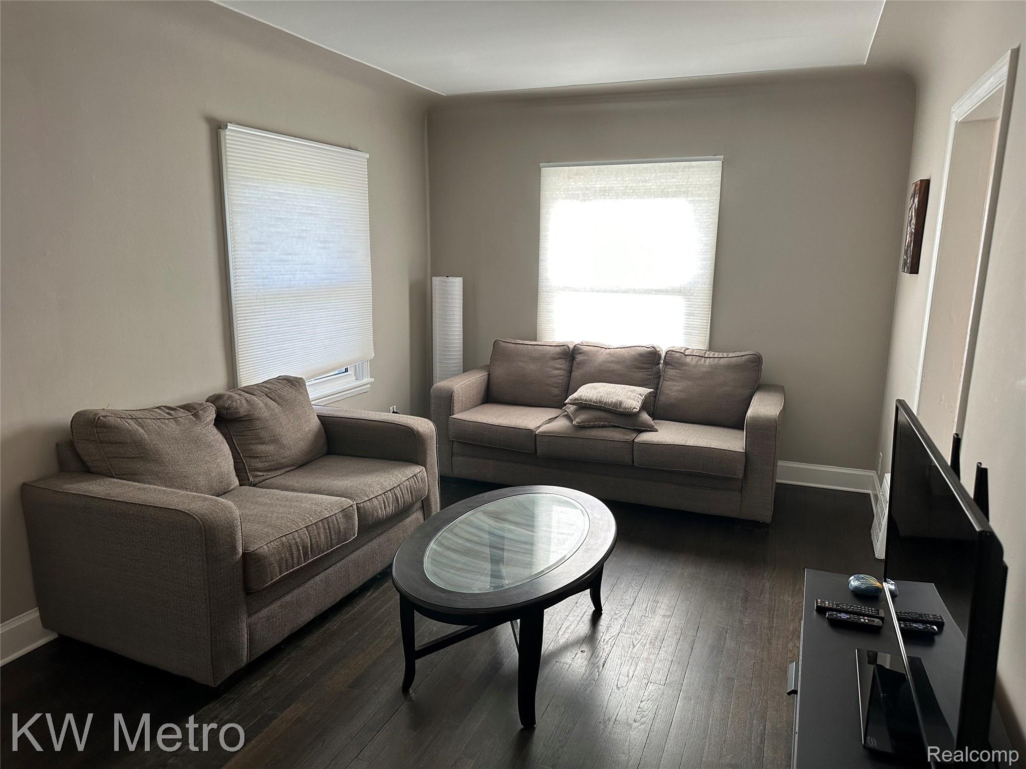 21503 Collingham Avenue Property Photo 10