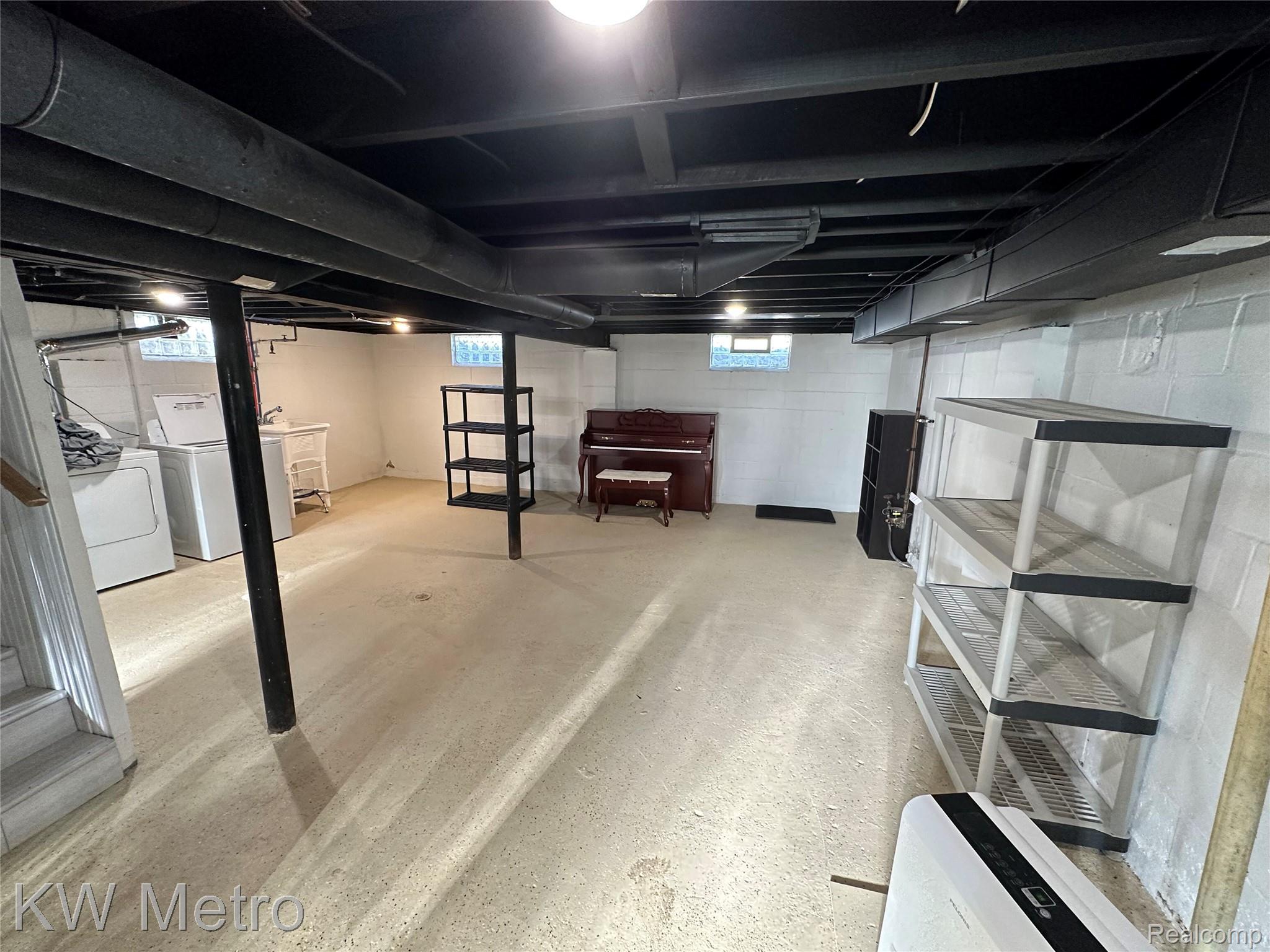 21503 Collingham Avenue Property Photo 17