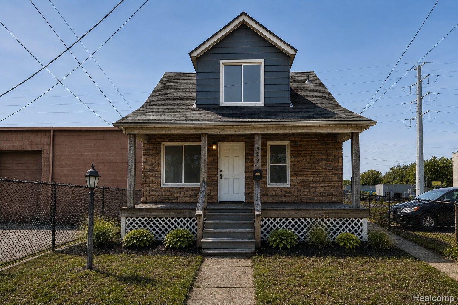 329 W Muir Avenue Property Photo 1