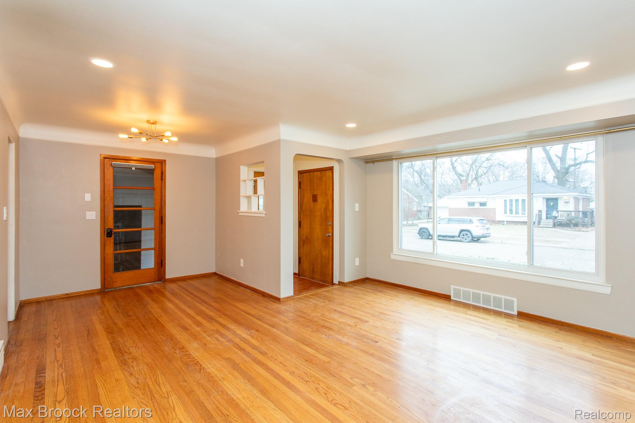 8501 Northfield Boulevard Property Photo 7