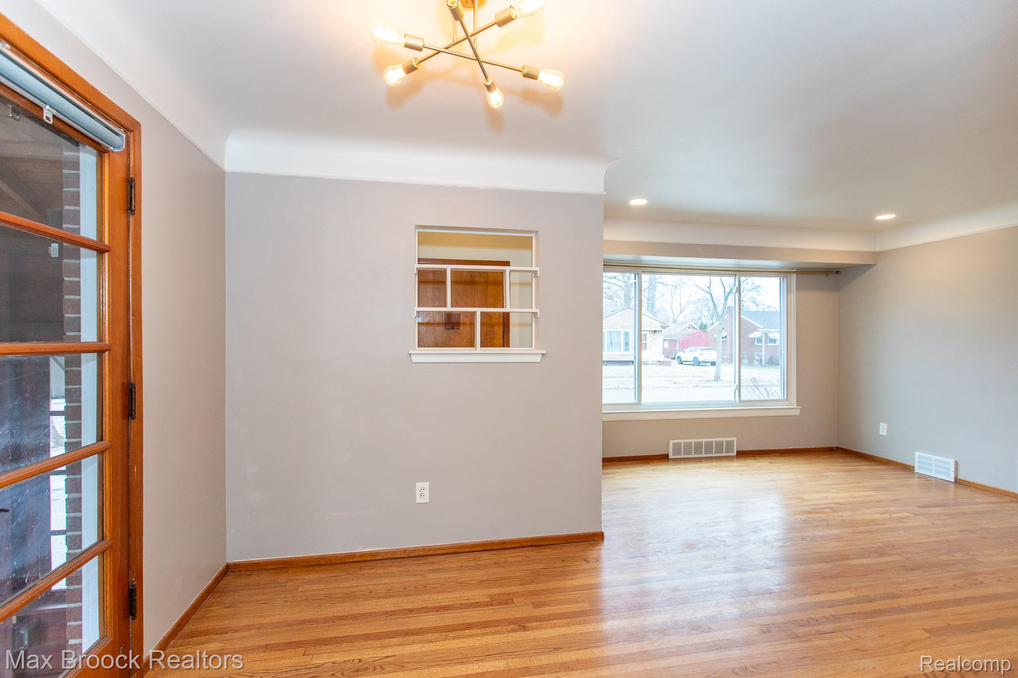 8501 Northfield Boulevard Property Photo 10