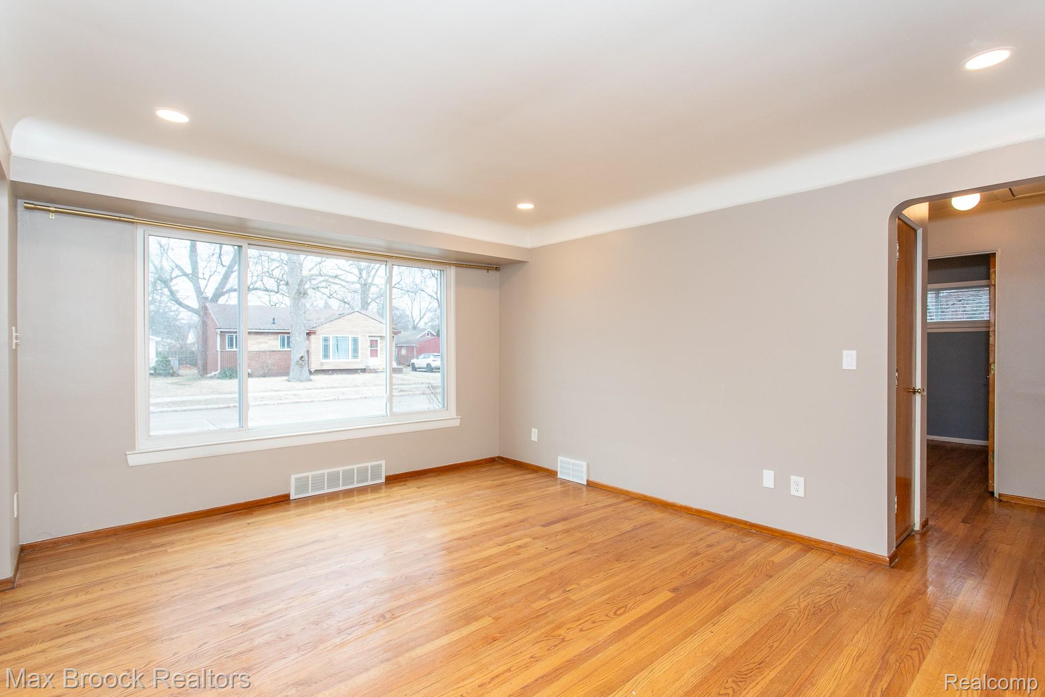 8501 Northfield Boulevard Property Photo 11