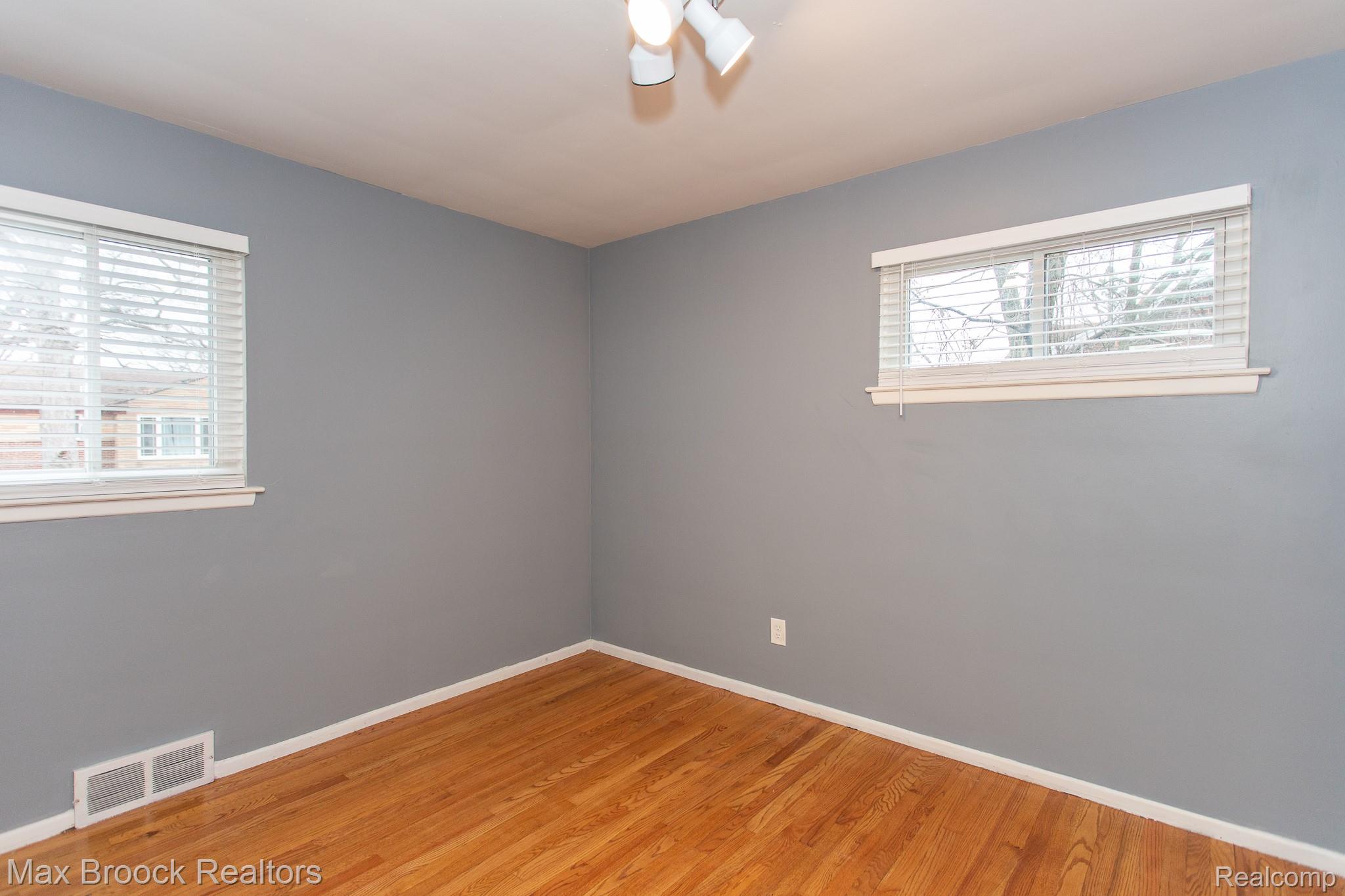 8501 Northfield Boulevard Property Photo 20