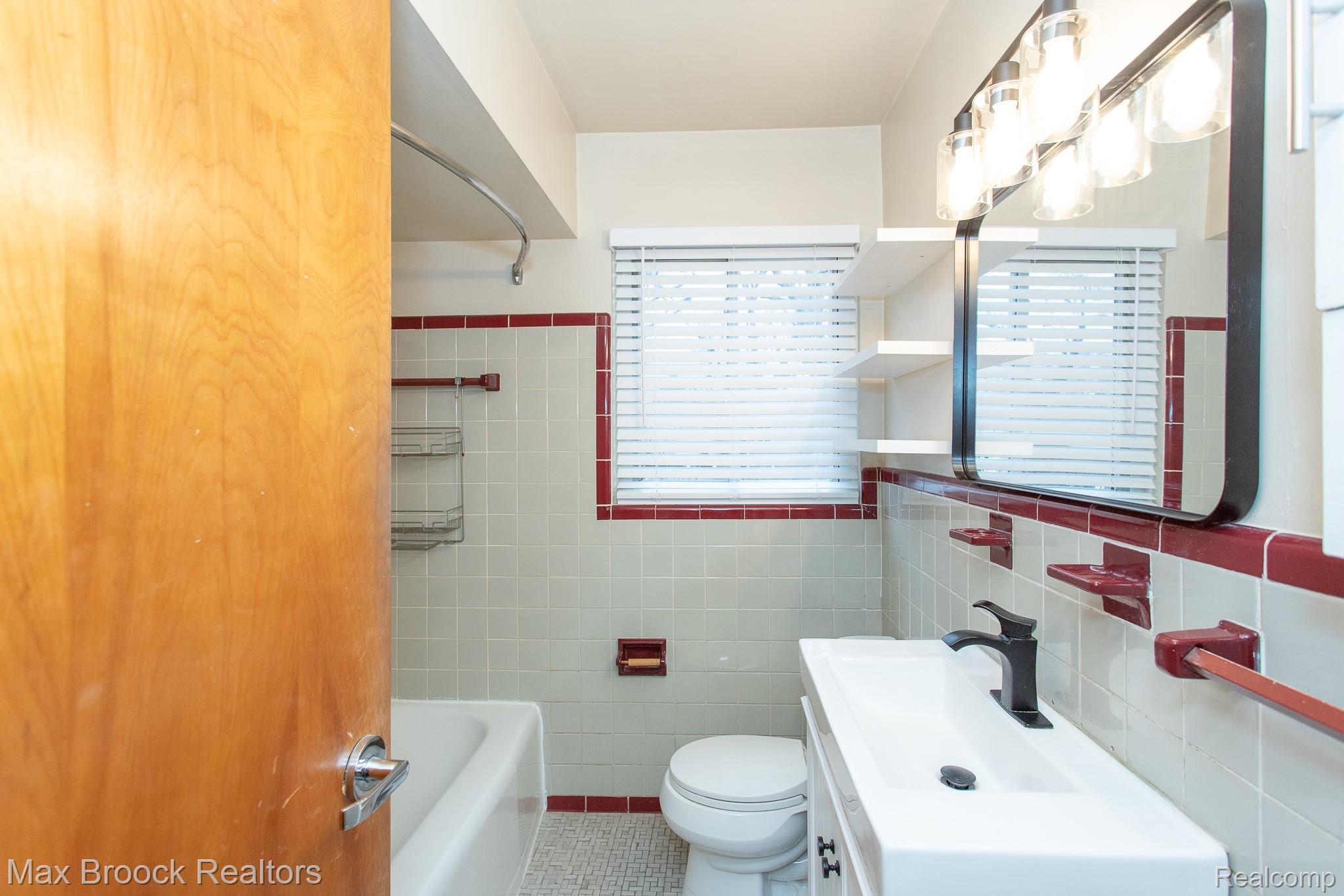 8501 Northfield Boulevard Property Photo 24
