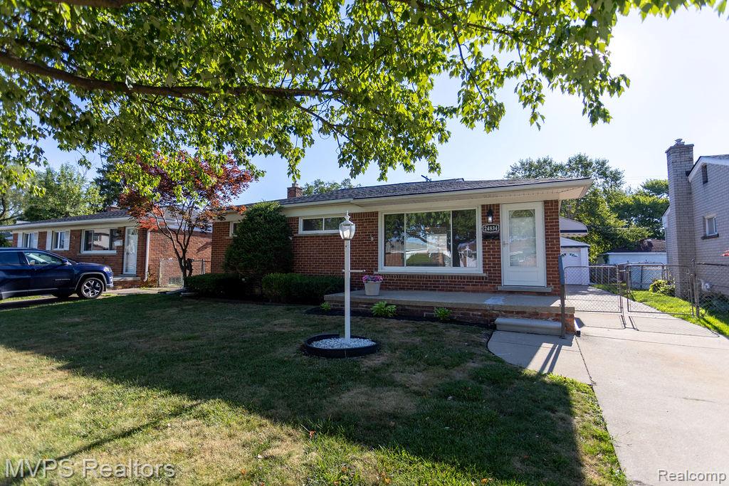 24834 Petersburg Avenue Property Photo 1