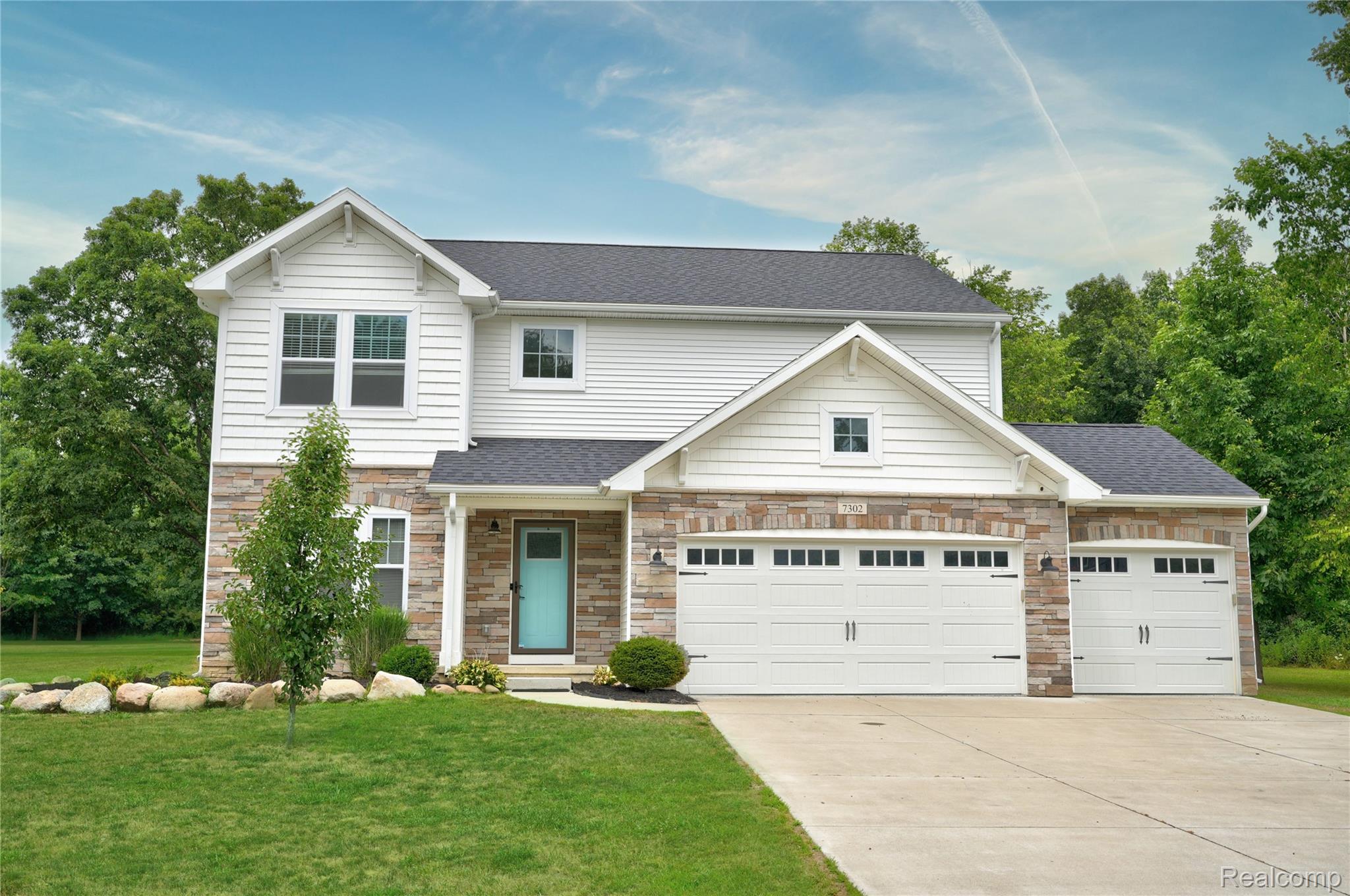 7302 Geraldine Circle Property Photo 1