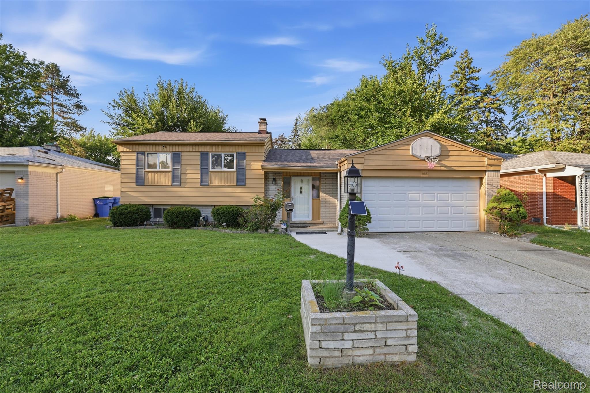 4661 N Tuxedo Drive Property Photo 1