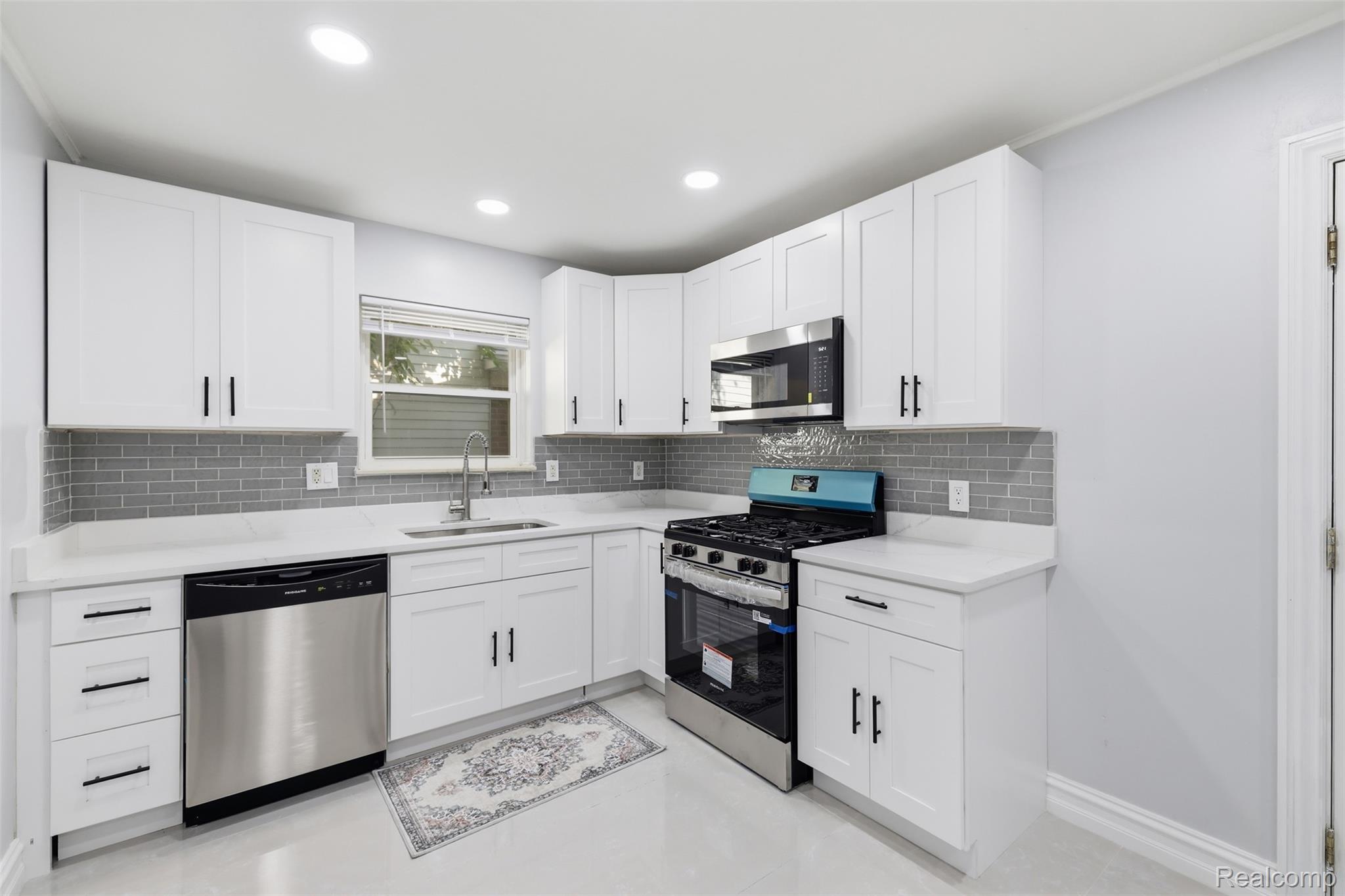 4661 N Tuxedo Drive Property Photo 17