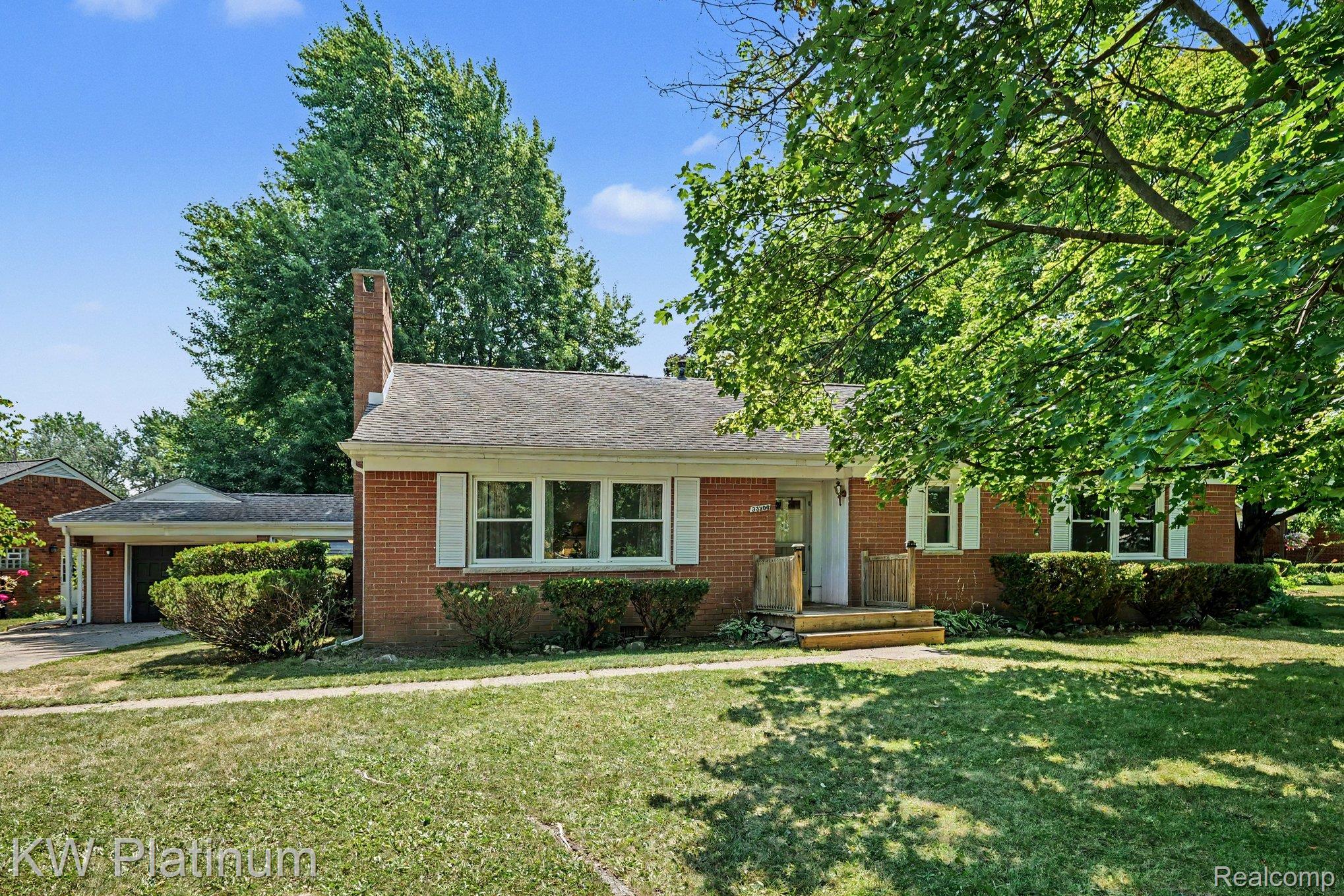 33200 Edgegrove Property Photo 1