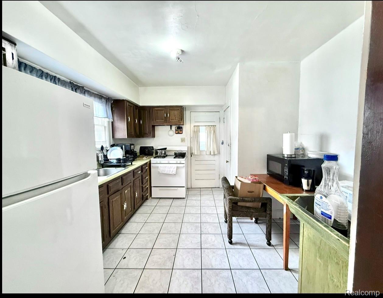 4553 Curtis Street Property Photo 10