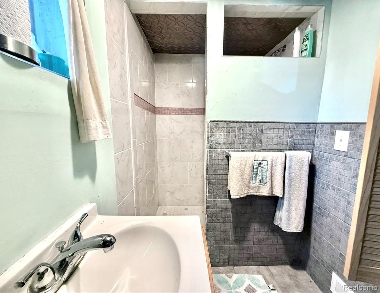 4553 Curtis Street Property Photo 13