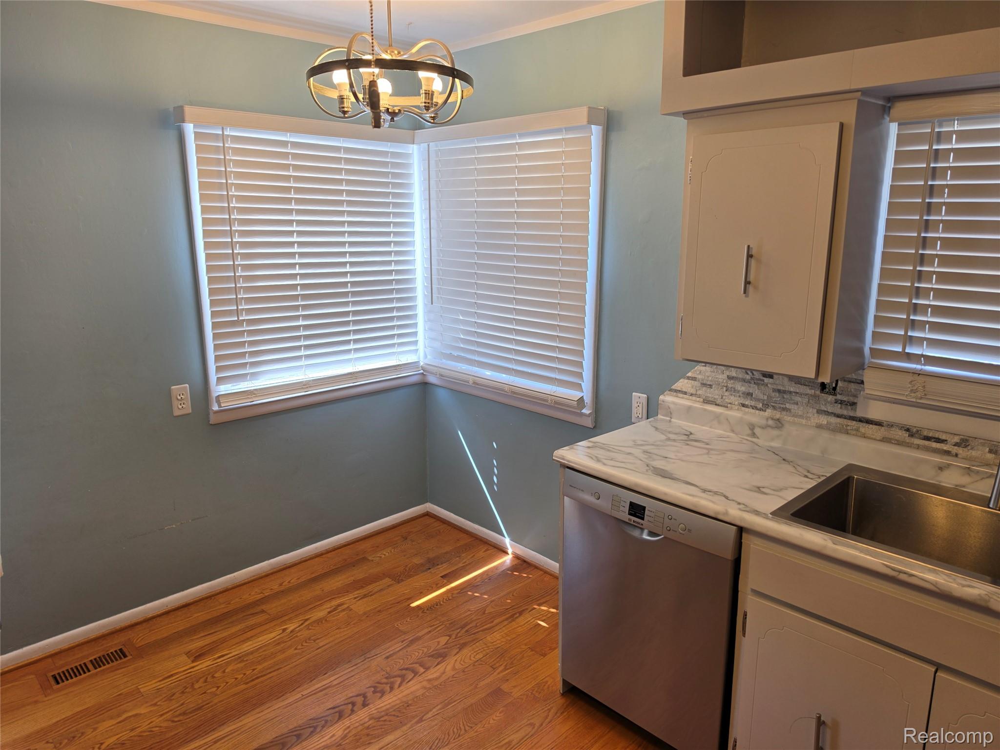4930 Campbell Street Property Photo 14