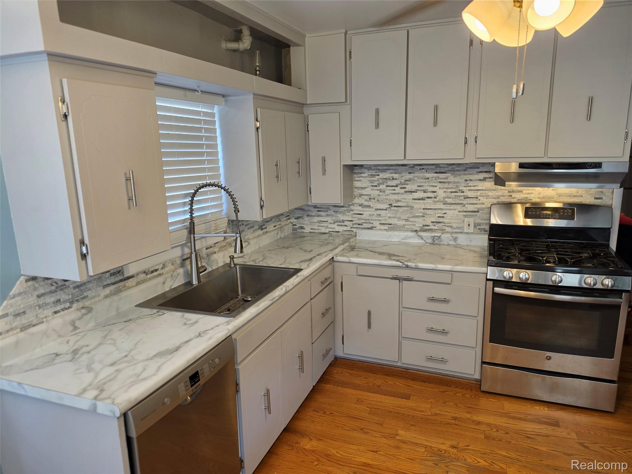 4930 Campbell Street Property Photo 15