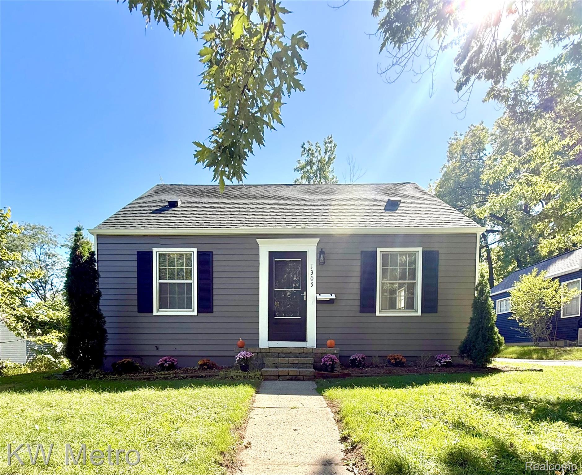 1305 Collegewood Street Property Photo 1