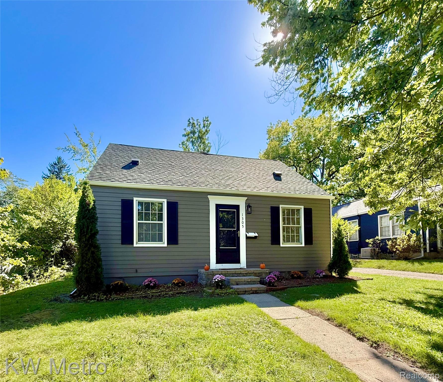 1305 Collegewood Street Property Photo 3