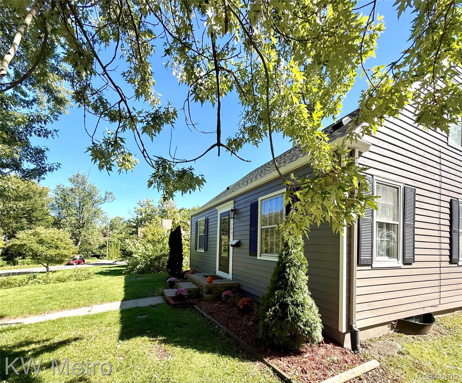1305 Collegewood Street Property Photo 7