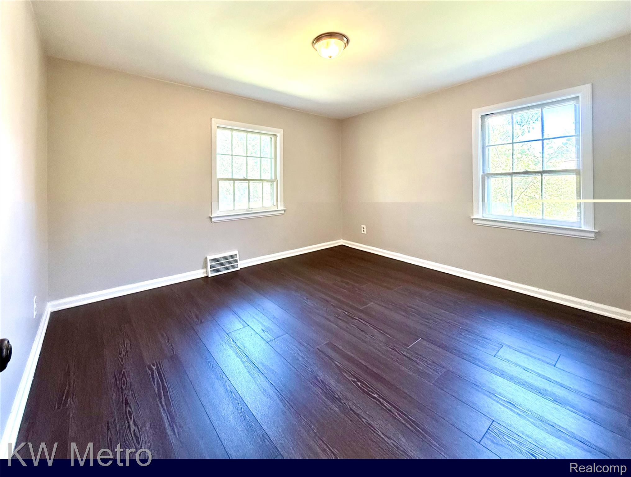 1305 Collegewood Street Property Photo 8