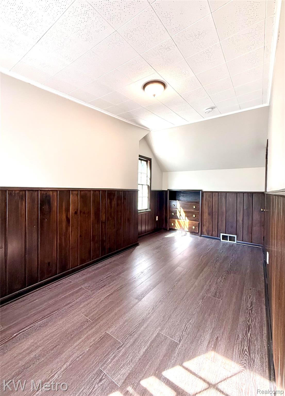 1305 Collegewood Street Property Photo 11