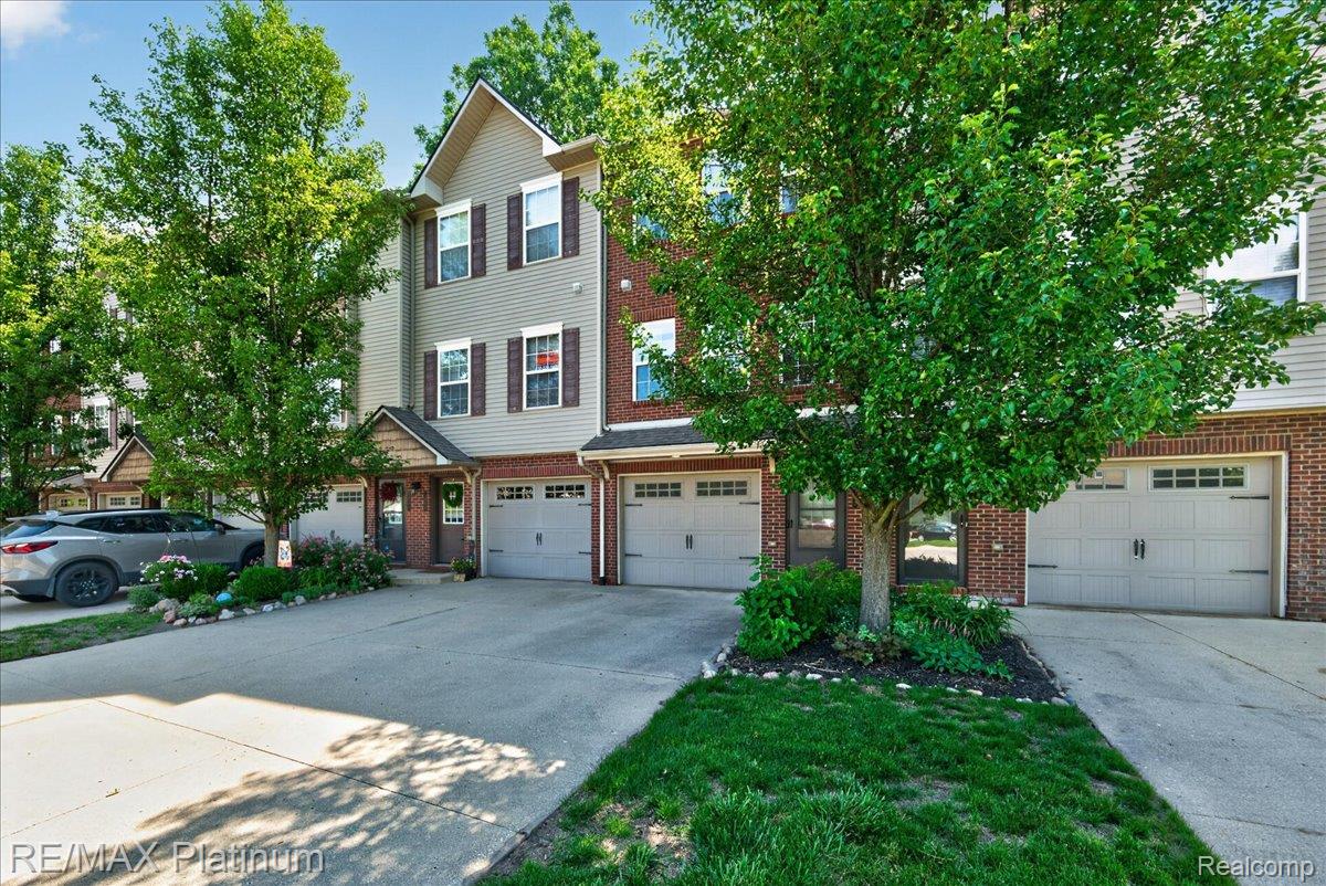 1602 Pinecroft Ln. Property Photo 1