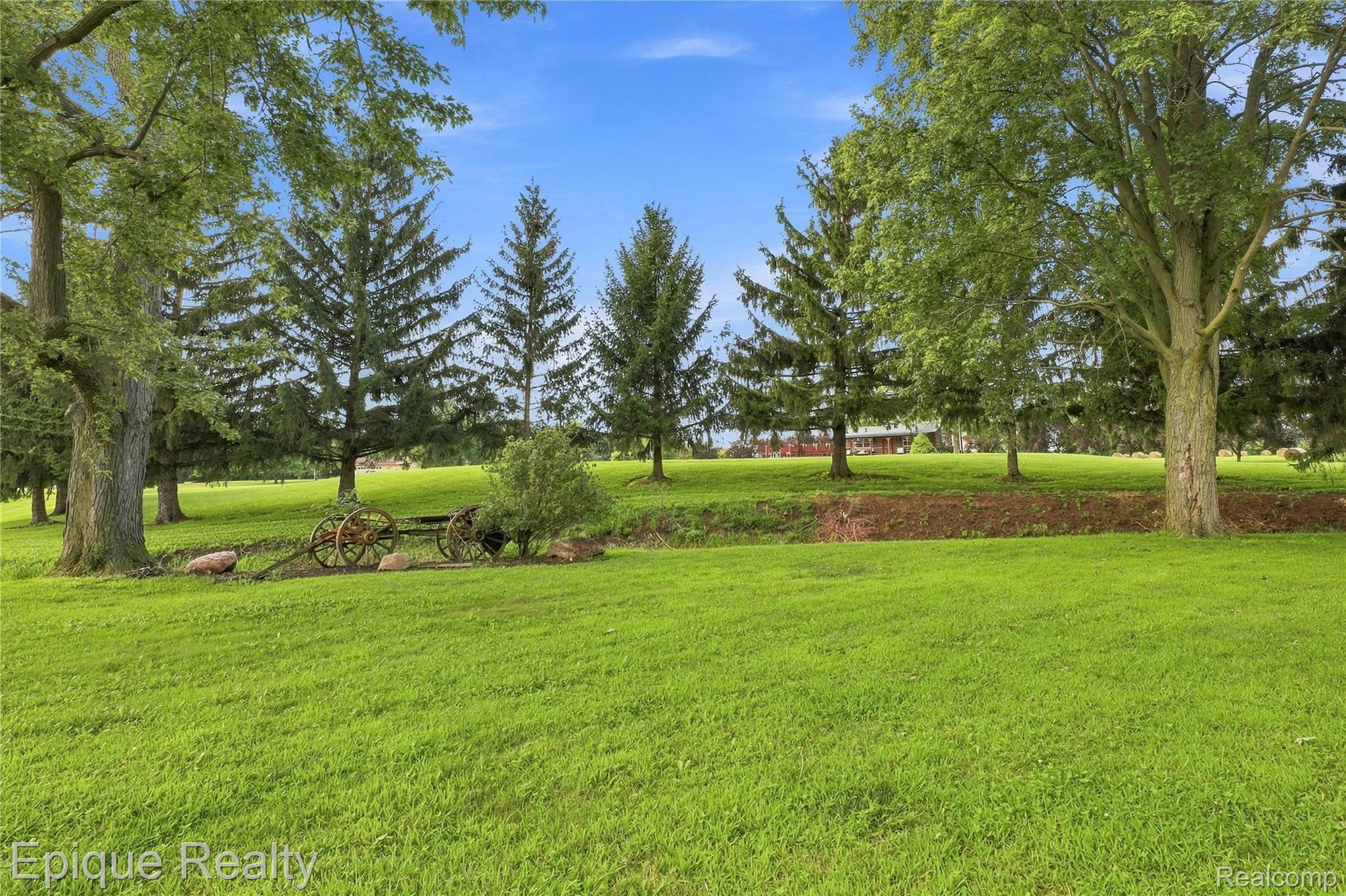 7228 Yankee Road Property Photo 6