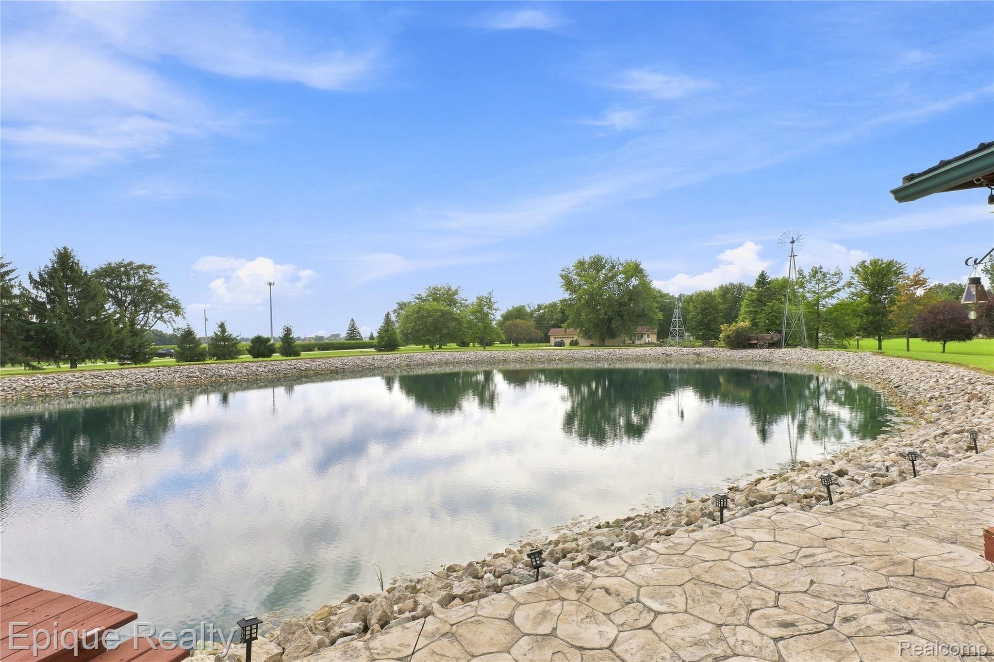 7228 Yankee Road Property Photo 16