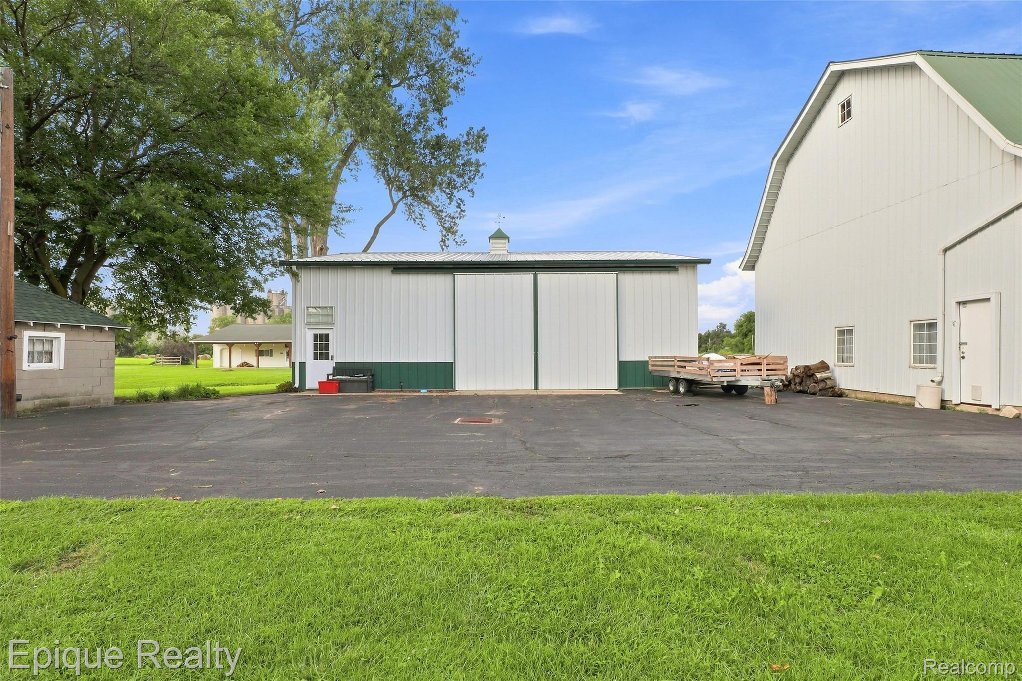 7228 Yankee Road Property Photo 23