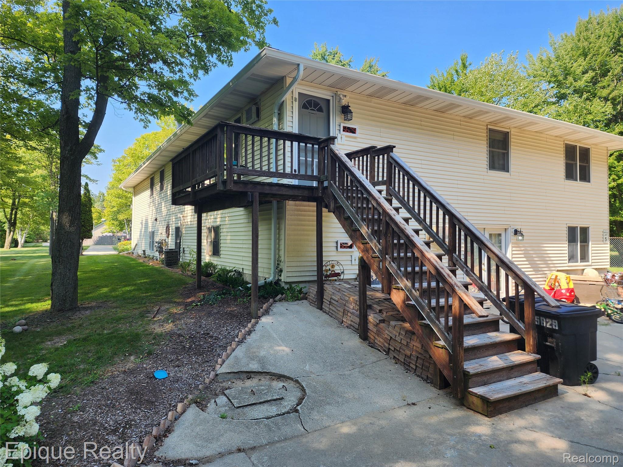 5629 Lapeer Road Property Photo 2