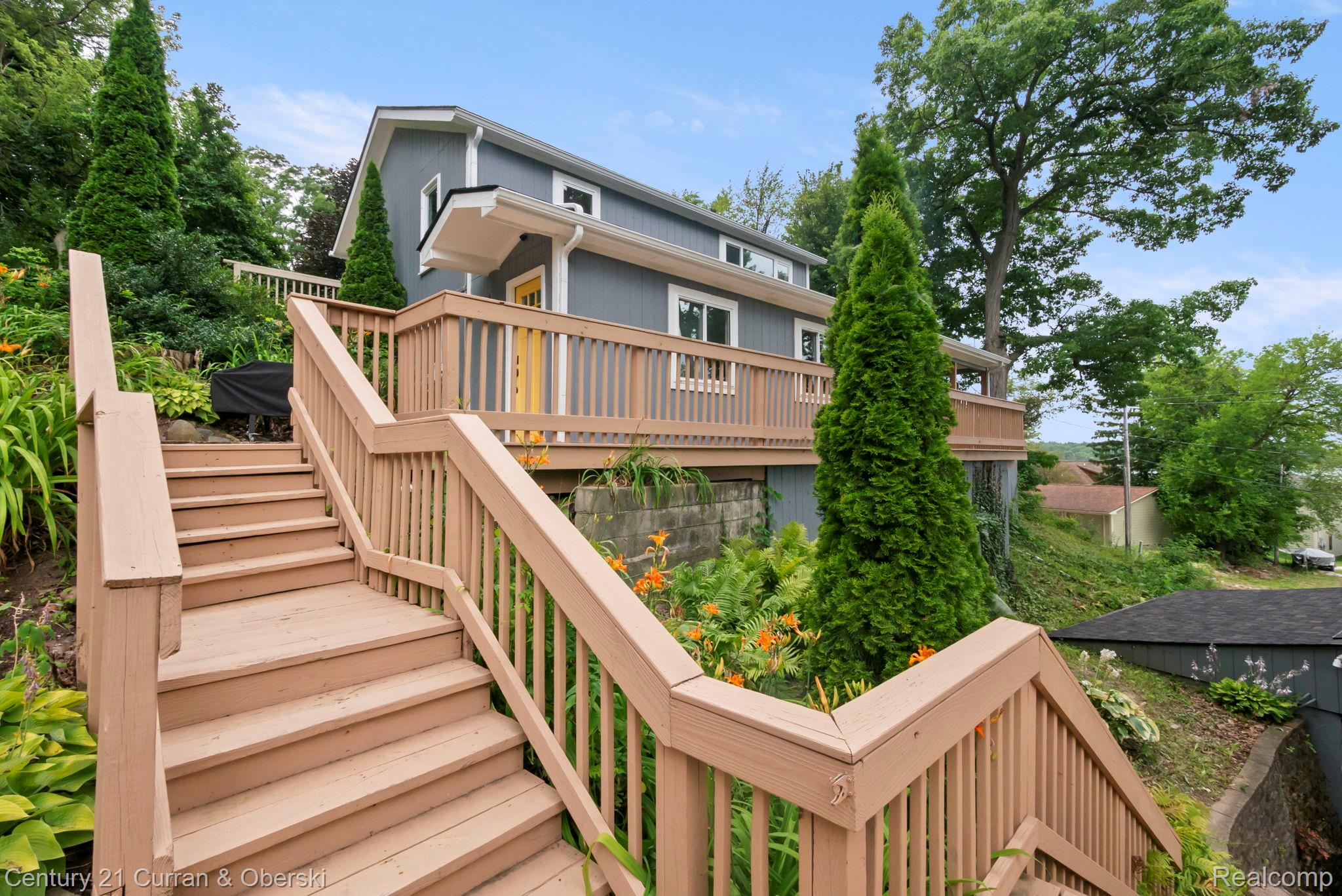 10492 Lake Shore Drive Property Photo 1