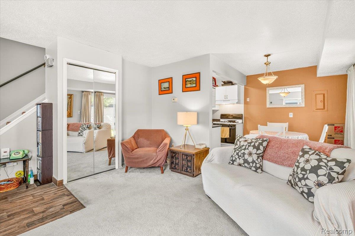 41282 N Woodbury Green Drive Property Photo 4