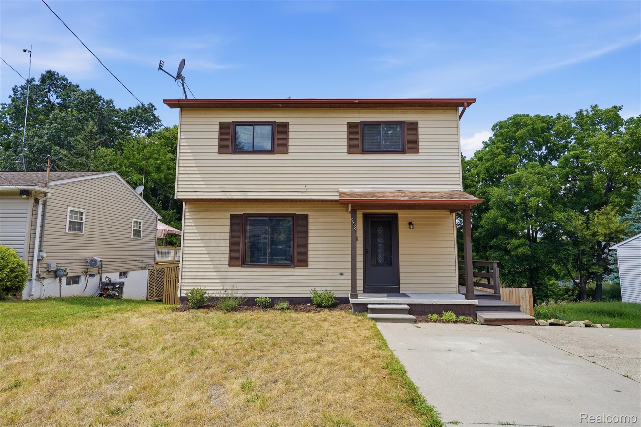 968 Parallel Street Property Photo 1