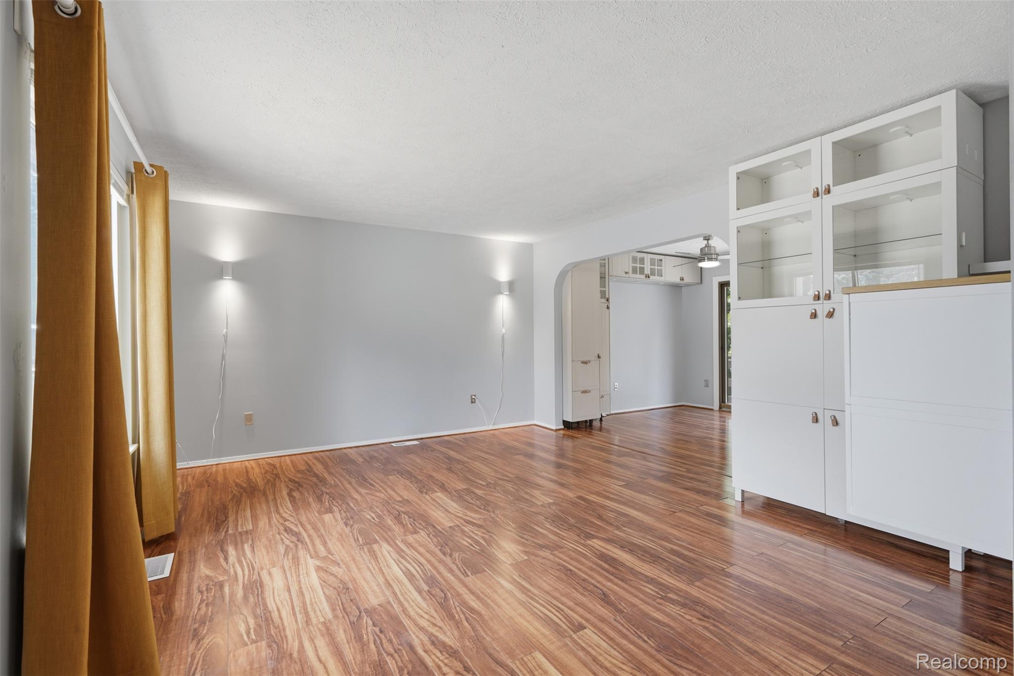 968 Parallel Street Property Photo 3