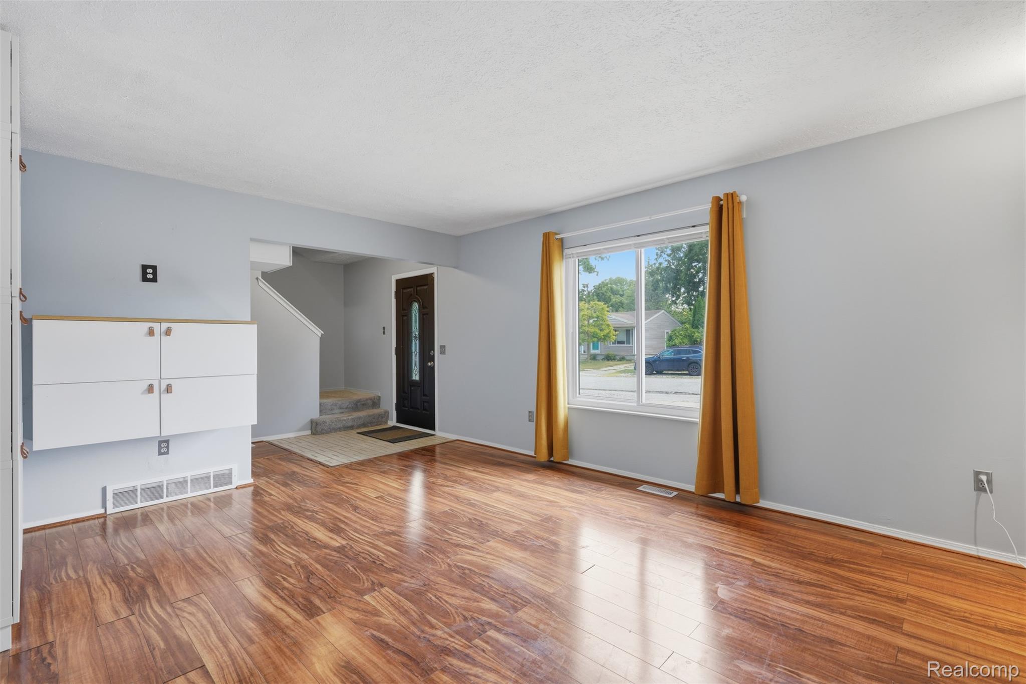 968 Parallel Street Property Photo 5