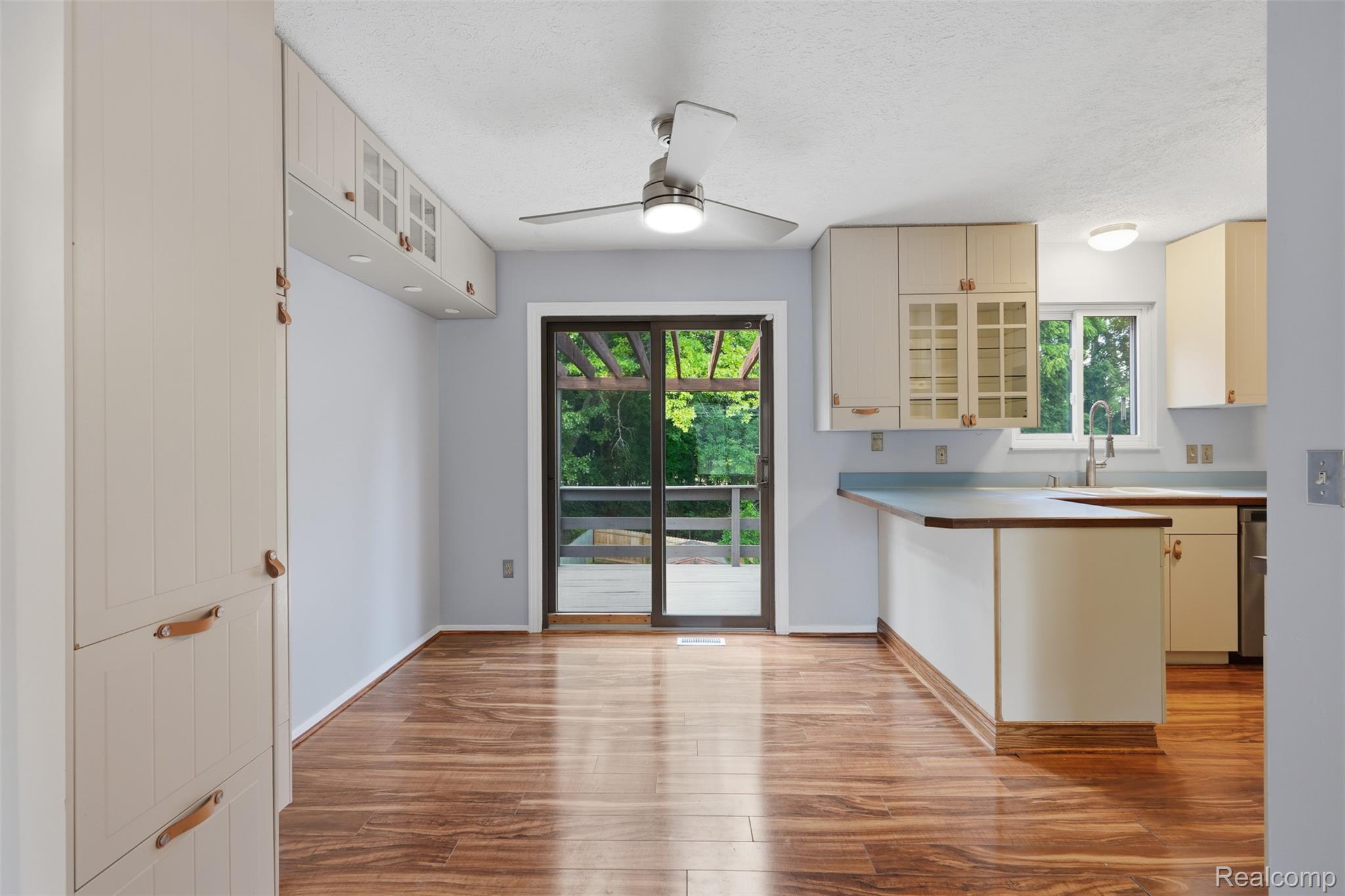 968 Parallel Street Property Photo 6
