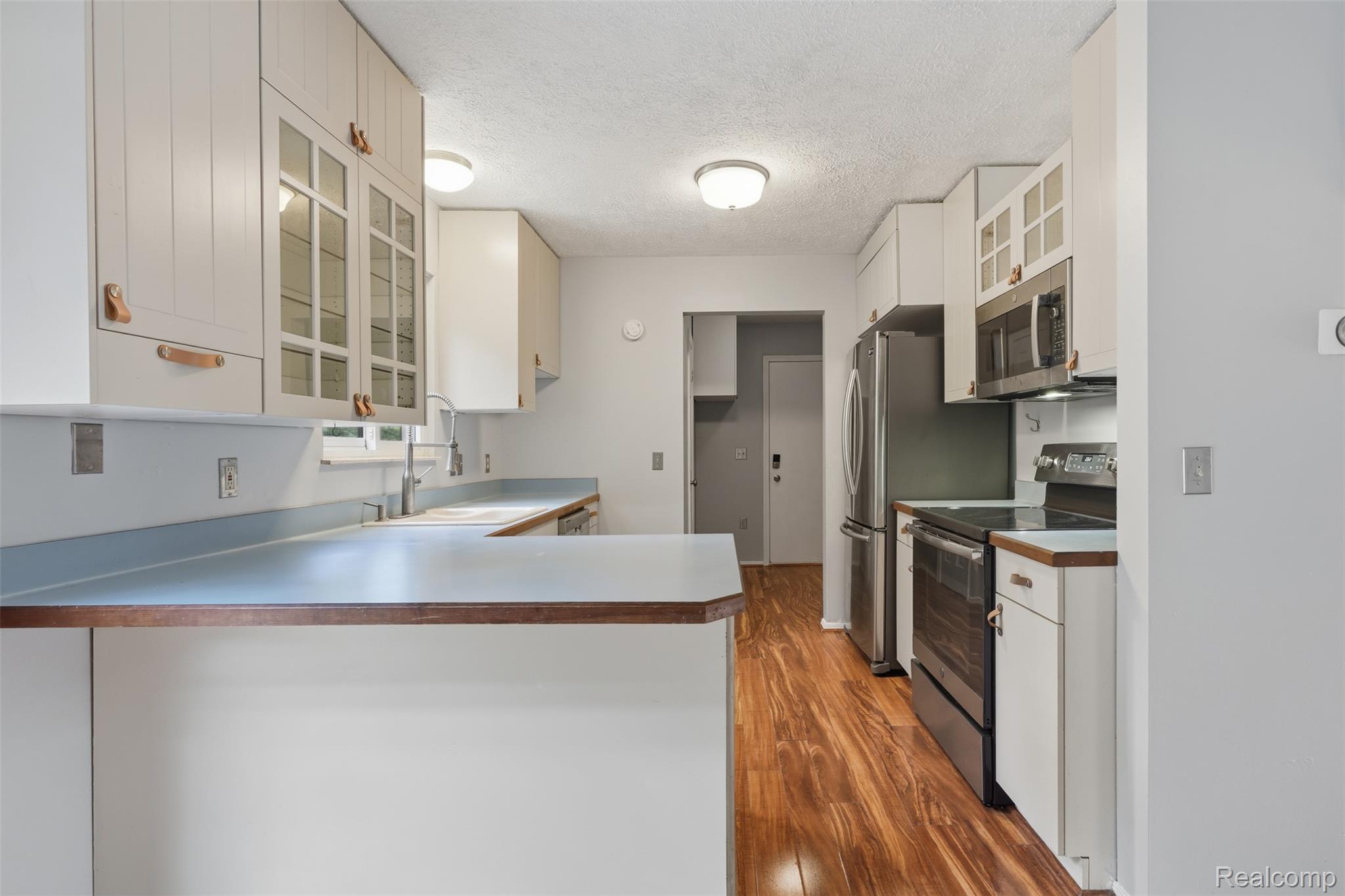 968 Parallel Street Property Photo 8