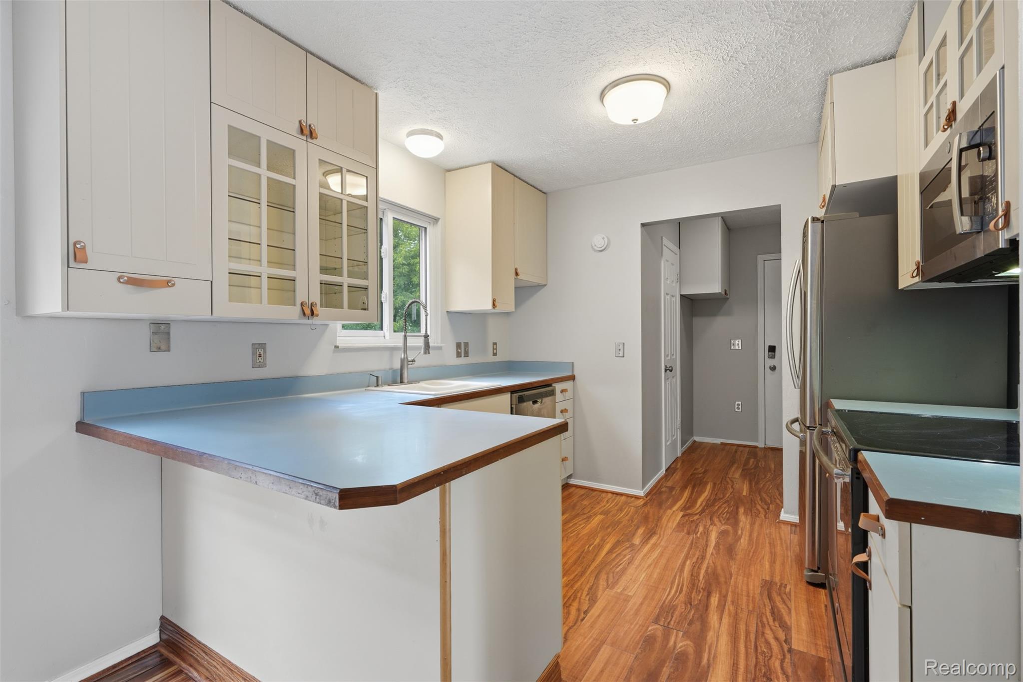 968 Parallel Street Property Photo 9