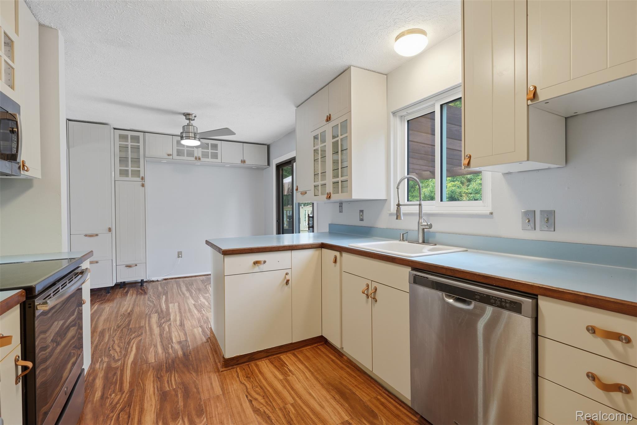 968 Parallel Street Property Photo 10