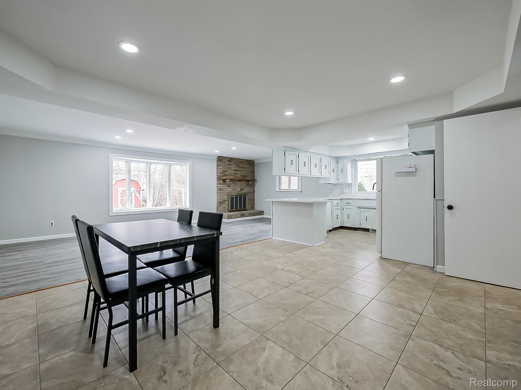 25748 Curie Avenue Property Photo 7
