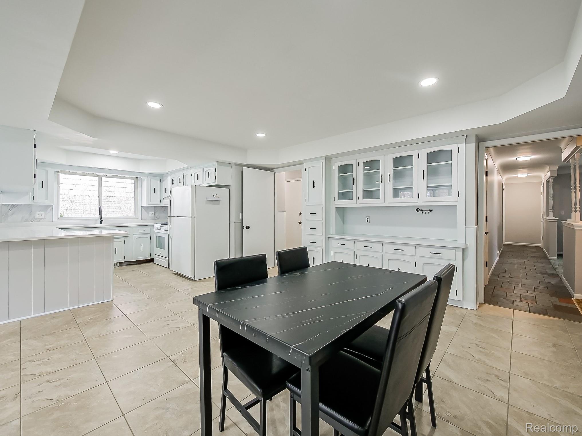 25748 Curie Avenue Property Photo 8