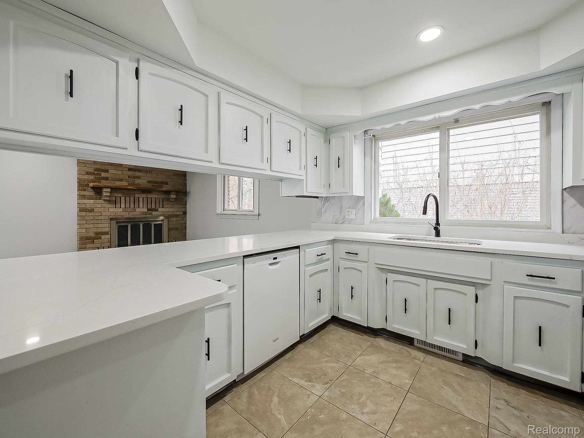 25748 Curie Avenue Property Photo 11