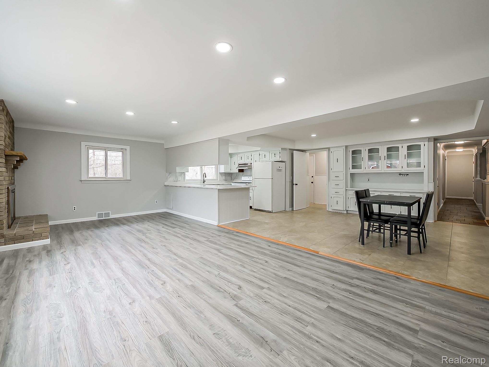 25748 Curie Avenue Property Photo 15