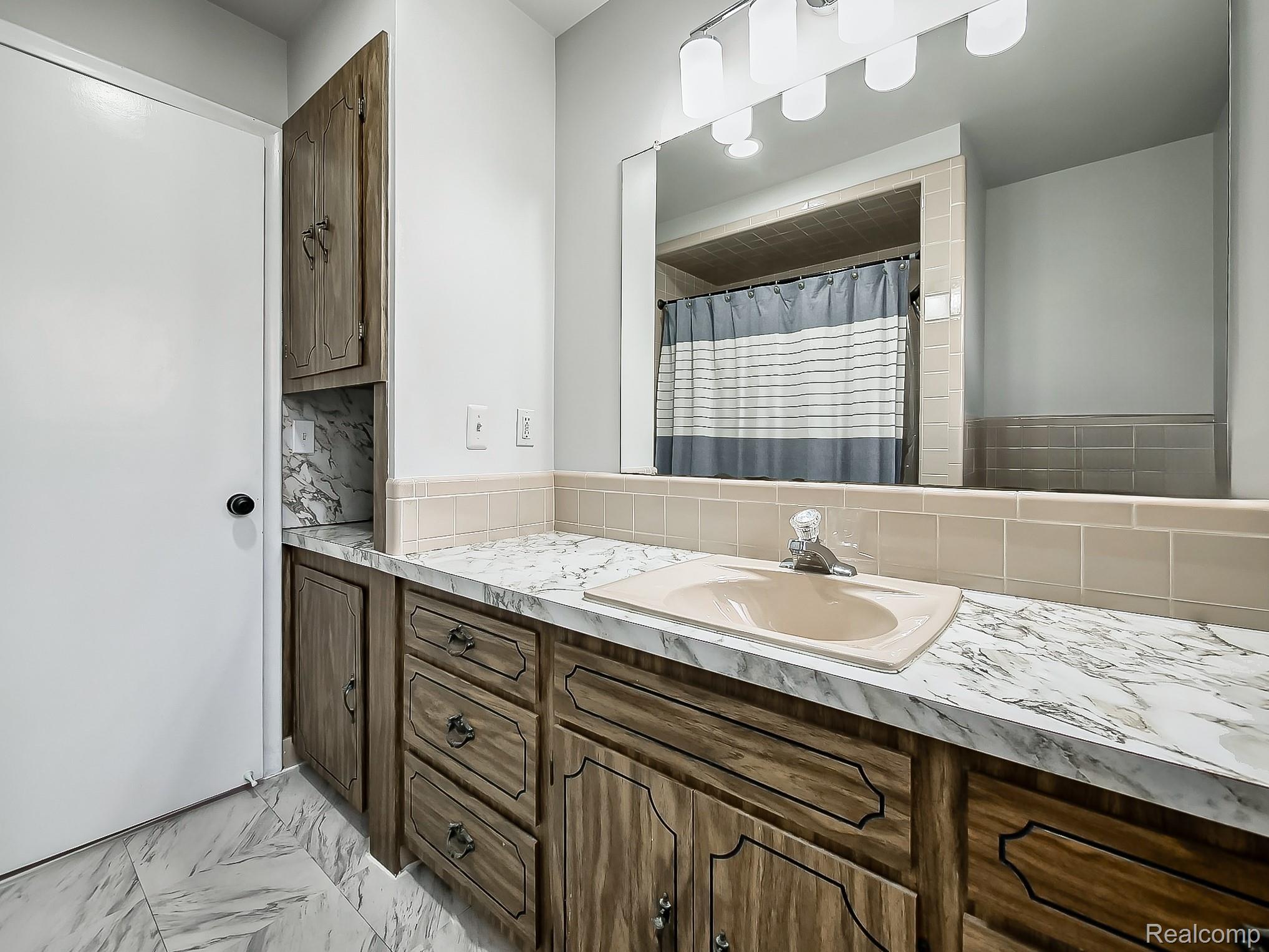 25748 Curie Avenue Property Photo 24