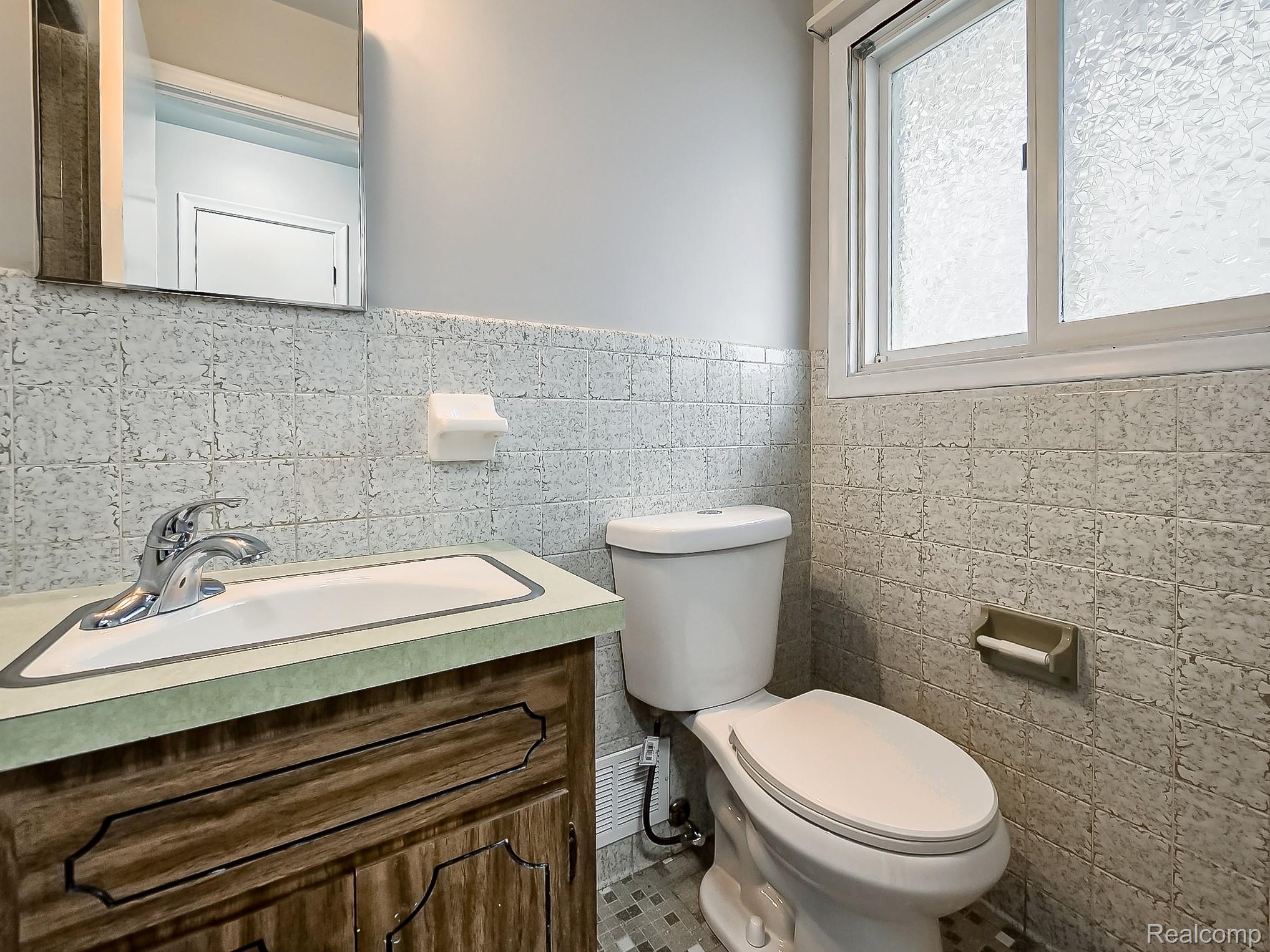 25748 Curie Avenue Property Photo 28