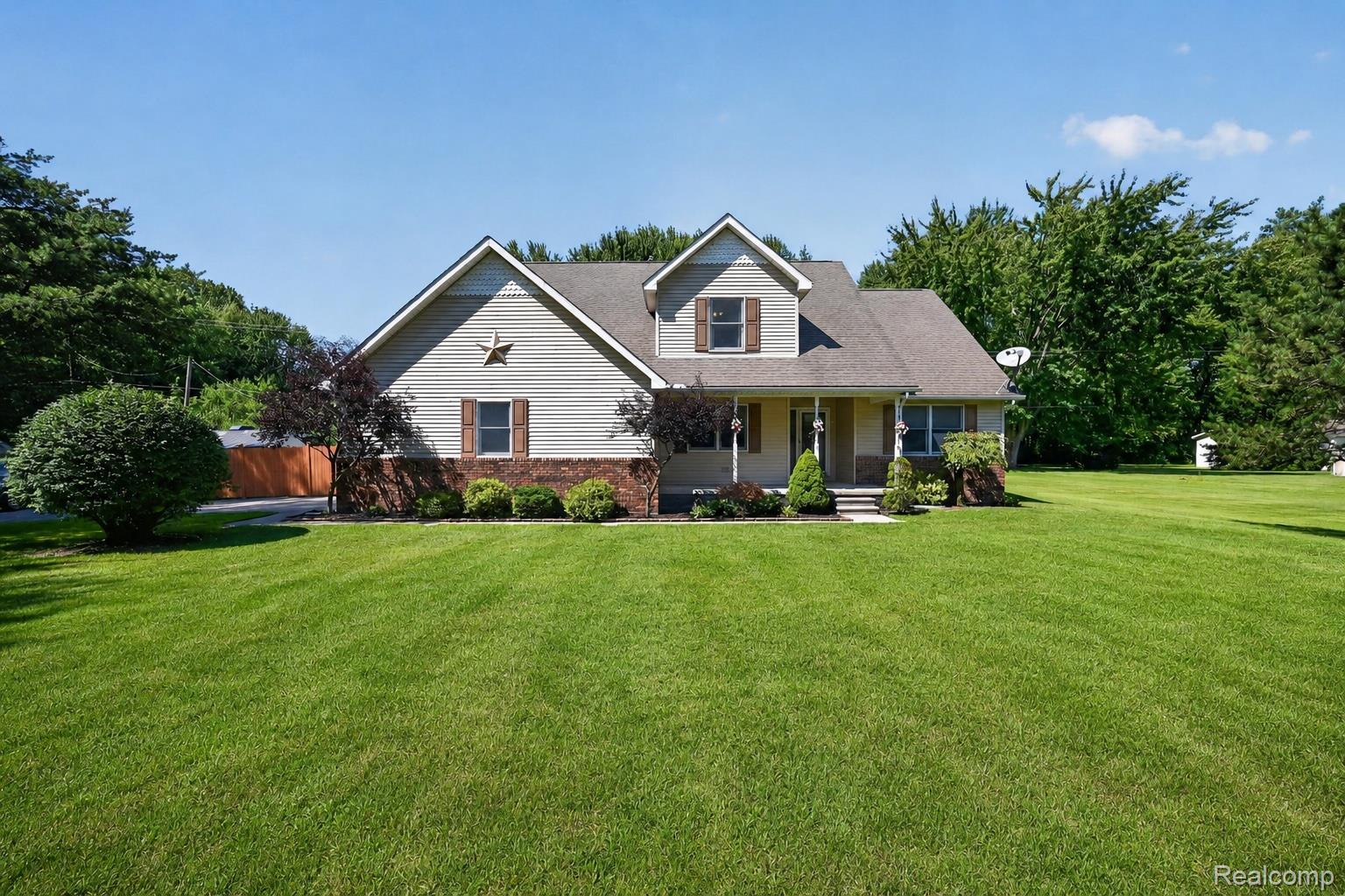 5766 W Newburg Road Property Photo 1
